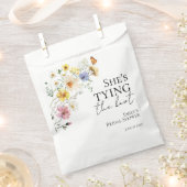 彼女は結び目を結んでいる |ワイルドフラワーブライダルシャワー フェイバーバッグ (クリップ留めされた状態)