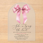 彼女は結び目ピンクボウブライダルシャワーアーチ アクリル招待状 (正面)