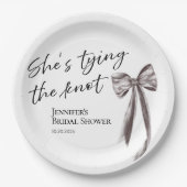 「彼女は結婚する」ブラックボウ ブライダルシャワーペーパー プレート (正面)