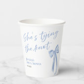 「彼女は結婚する」| ブルーボウのウェディングシャワーペーパー 紙コップ (正面)