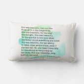 彼女は美しい感動的引用文 ランバークッション (裏面)