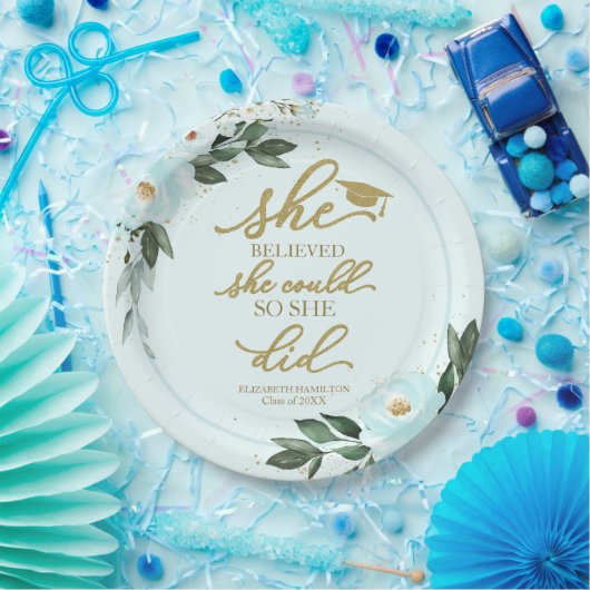 彼女は自分が信じパーティー紙を卒業した ペーパープレート (パーティー)