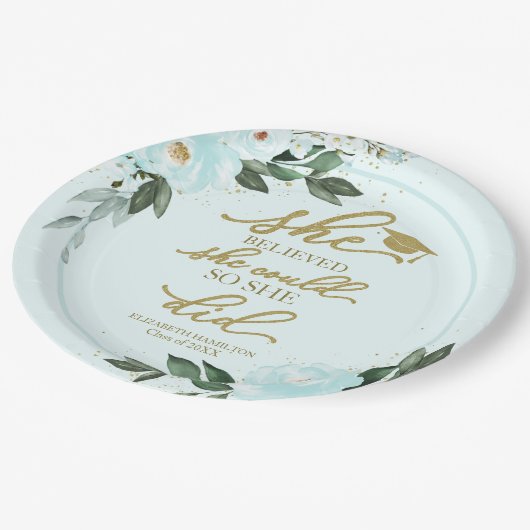 彼女は自分が信じパーティー紙を卒業した ペーパープレート (アングル)