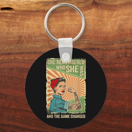 彼女は自分が誰であるかを思い出し、試合は変わった キーホルダー (正面)