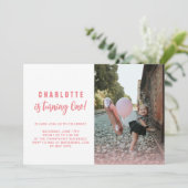 彼女は自分を変えようとしている |赤面ピンク1st誕生日の写真 招待状 (スタンド正面)