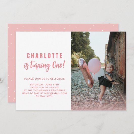 彼女は自分を変えようとしている |赤面ピンク1st誕生日の写真 招待状 (正面/裏面)