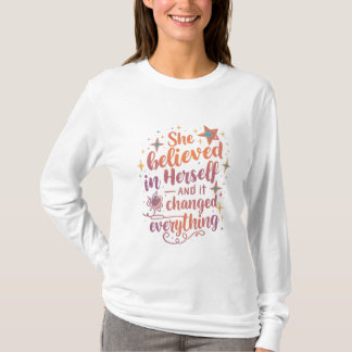 彼女は自分自身を信じて、すべてが変わった Tシャツ