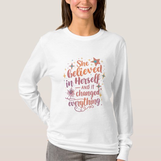 彼女は自分自身を信じて、すべてが変わった Tシャツ (正面)