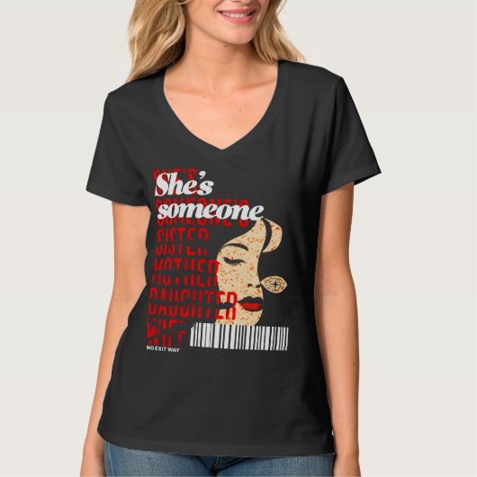 "彼女は誰かの…姉妹、母、娘 Tシャツ (正面)