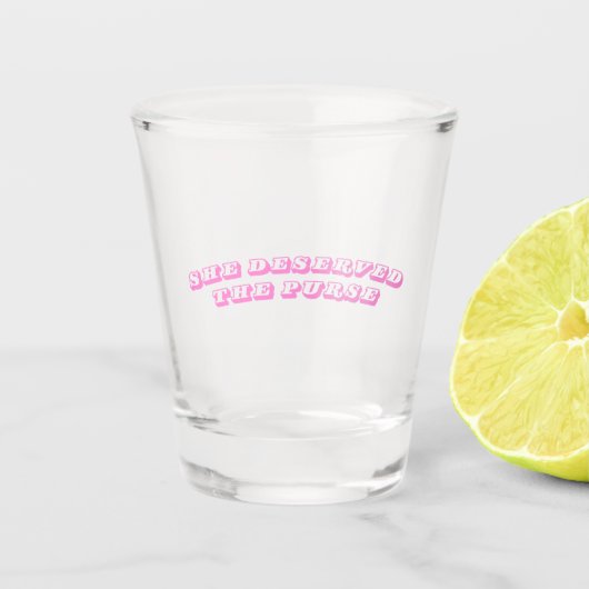 彼女は財布に値する ショットグラス (正面)