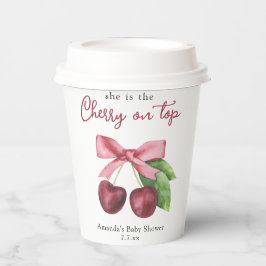 彼女は赤ちゃんシャワーのさくらんぼである 紙コップ