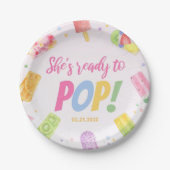 彼女は赤ちゃんシャワーポップ・アートの招待状のポップスの準備ができている ペーパープレート (正面)
