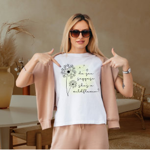彼女は野生の花だと思う Tシャツ