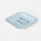 彼女は雲の上にいる 夢のような空の青い結婚式前祝い ペーパープレート (傾斜あり)