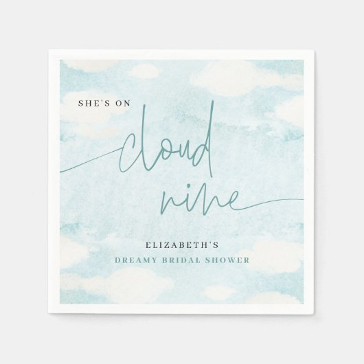 彼女は雲の上の幸せな青い白いウェディングシャワーの夢を見ている スタンダードカクテルナプキン (正面)