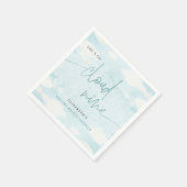 彼女は雲の上の幸せな青い白いウェディングシャワーの夢を見ている スタンダードカクテルナプキン (角)