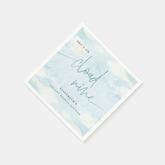 彼女は雲の上の幸せな青い白いウェディングシャワーの夢を見ている スタンダードカクテルナプキン (角)