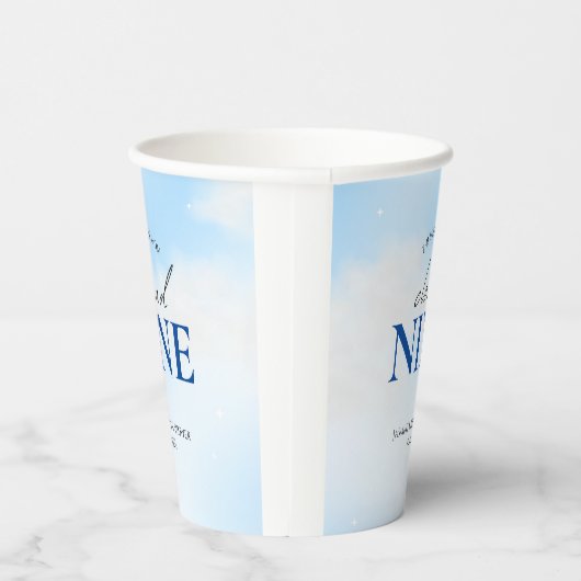 彼女は雲の上 ウェディングシャワーの夢のようなパステルカラーの空のデザイン 紙コップ (右)