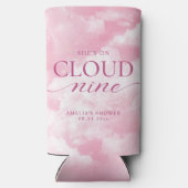 彼女は雲の上 ピンクのブライズシャワーデザイン スリム缶クーラー (裏面)