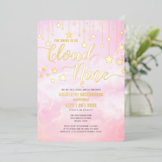 彼女は雲九夢のようなピンクのブライダルシャワー 箔招待状 (立ち正面)