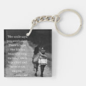 彼女は鳥の引用文のキーチ感動的ェインだ キーホルダー (裏面)