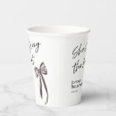 「彼女は黒いリボンを結んでいる」 ブライズシャワーの紙コップ 紙コップ (右)