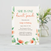 彼女は1つの甘いピーチファースト女の子誕生日 招待状 (スタンド正面)