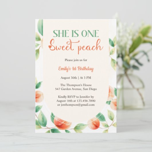 彼女は1つの甘いピーチファースト女の子誕生日 招待状 (スタンド正面)