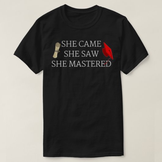 彼女は、彼女来がデグル大学院の修士課程を修得したのを見た Tシャツ (デザイン正面)