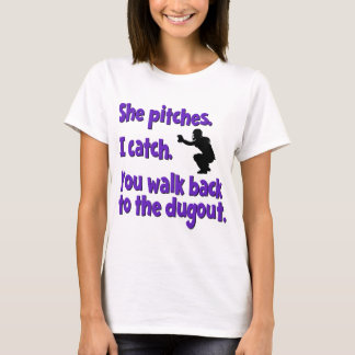 彼女は、私つかまえます投げます Tシャツ