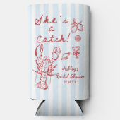 彼女は Coastal のロブスターをキャッチする ブライダルシャワー スリム缶クーラー (正面)