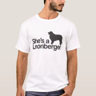彼女はLeonbergersです Tシャツ