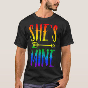 彼女はLgbtのレズビアンプライドのCo. Tシャツ