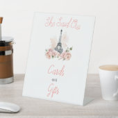 彼女はOui Parisian Pinkフローラブライダルシャワーを述べた 台座サイン (インサイチュ)