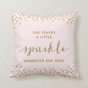 彼女はSparkle™の小さい装飾用クッションを残します クッション