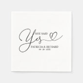 彼女はYesかわいい婚約パーティナプキンスと言った スタンダードカクテルナプキン (正面)