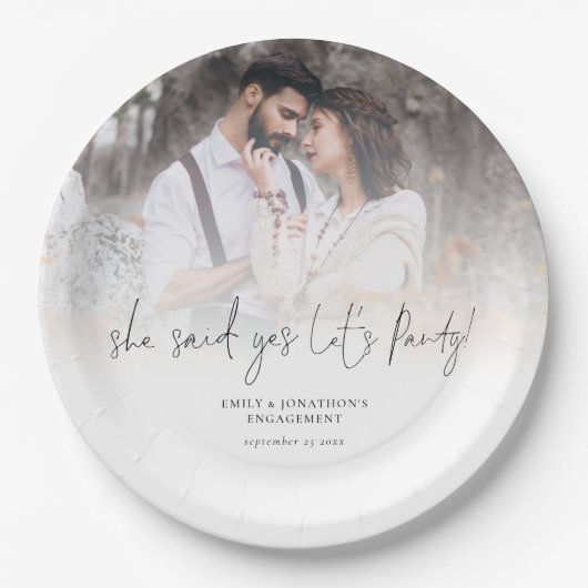 彼女はYesがパーティーフォトオーバーレイ婚約を許可すると述べた ペーパープレート (正面)