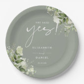 彼女はYesの緑のセージ緑の婚約パーティを言った ペーパープレート (正面)