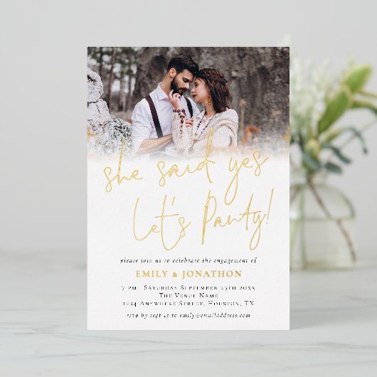 彼女はYesフォトオーバーレイ婚約パーティと言っ実在た 箔招待状 (立ち正面)