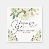 彼女はYesフローラ婚約パーティナプキンスと言った スタンダードカクテルナプキン (正面)