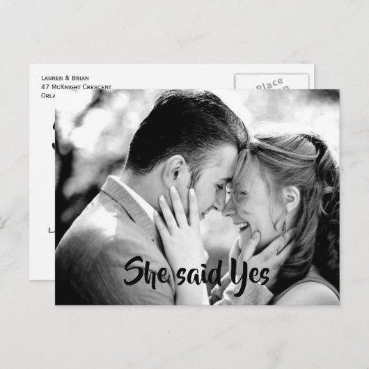 彼女はYesブラックタイポグラフィ写真Save the Dateと述べた 案内ポストカード (正面/裏面)