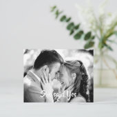 彼女はYesホワイトタイポグラフィ写真Save the Dateと述べた 案内ポストカード (スタンド正面)