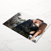 彼女はYesモダン写真婚約パーティ 箔招待状 (回転した状態)