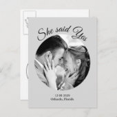 彼女はYesモダン写真Save the Dateと言った – 灰色 案内ポストカード (正面/裏面)