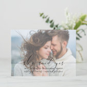 彼女はYesモダン婚約パーティ招待状 招待状 (スタンド正面)