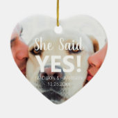 彼女はYes写真カスタム婚約クリスマスと言った セラミックオーナメント (裏面)