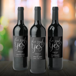 彼女はYes婚約パーティと白黒を言った ワインラベル