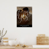 彼女はYes婚約パーティ写真ウェルカムサインを言った ポスター (キッチン)