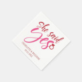 彼女はYes婚約パーティ スタンダードカクテルナプキン (角)