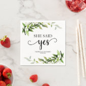 彼女はYes金ゴールドの緑の婚約を言った スタンダードカクテルナプキン (インサイチュ)